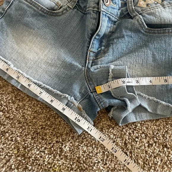VTG L.E.I. Ashley Low Rise Micro Mini Shorts Junior 7 Light Wash Embroidered Y2K - Picture 14 of 15